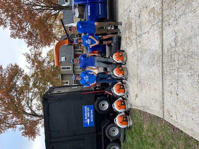 Leaf clean-up in Overland Park, KS - 3
